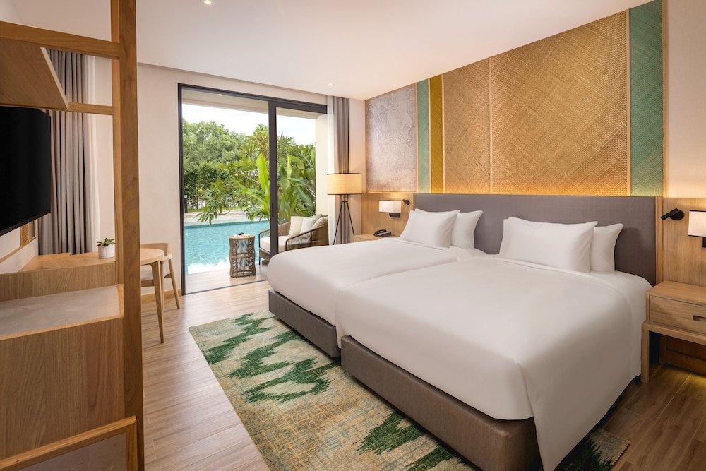 Superior Pool Access Twin room