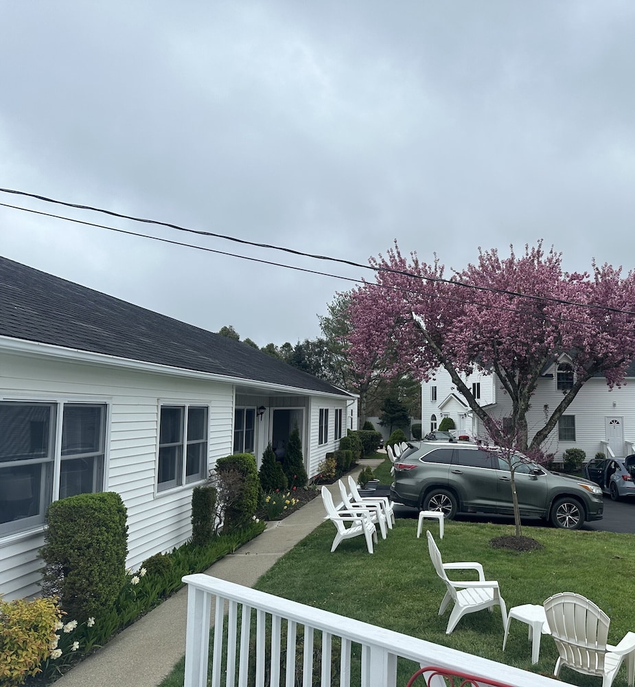 The Taber Inne Suites 49/55