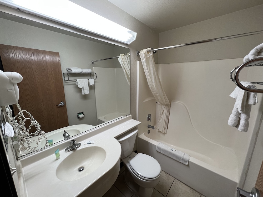 Americas Best Value Inn Suites Ada 5/16
