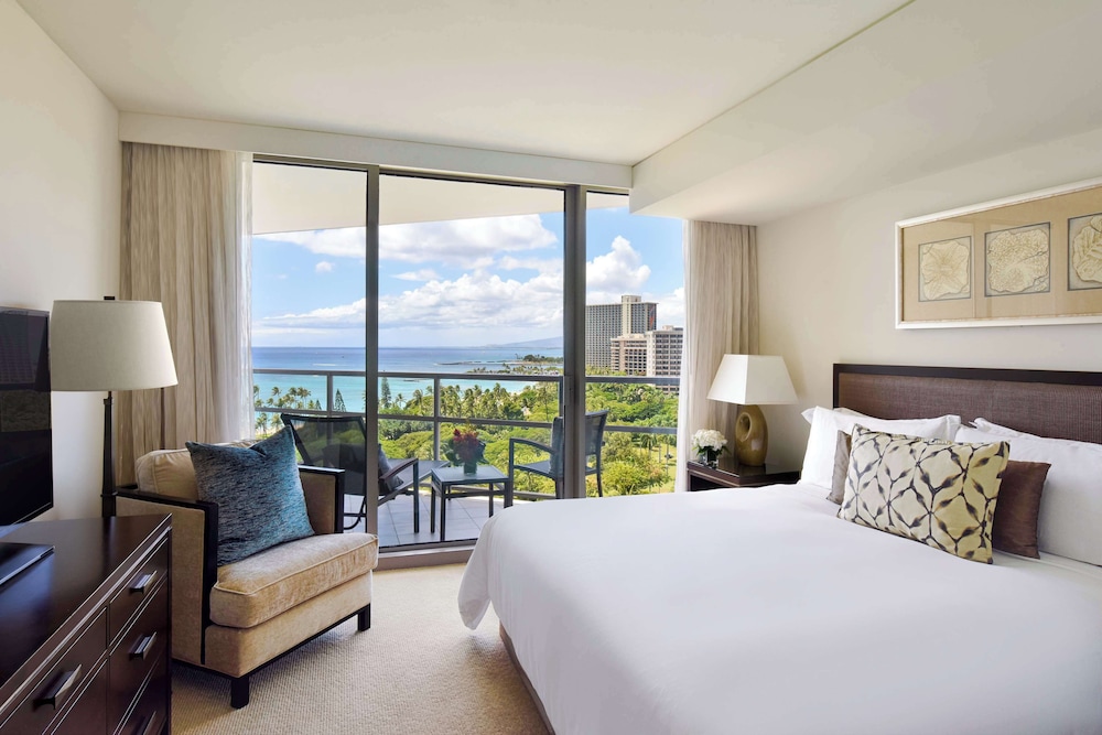 2 Bedrooms, Suite, King and Queen Bed, Ocean View, Sofa, Den