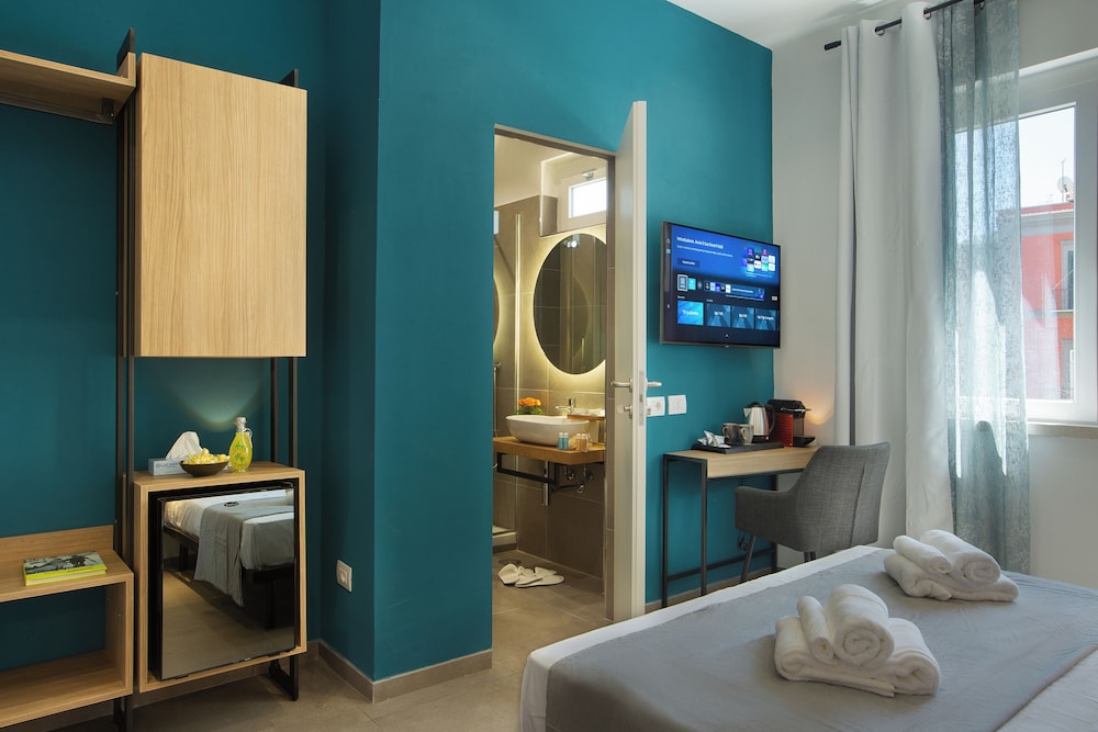 Mare Fuori Rooms 8/23