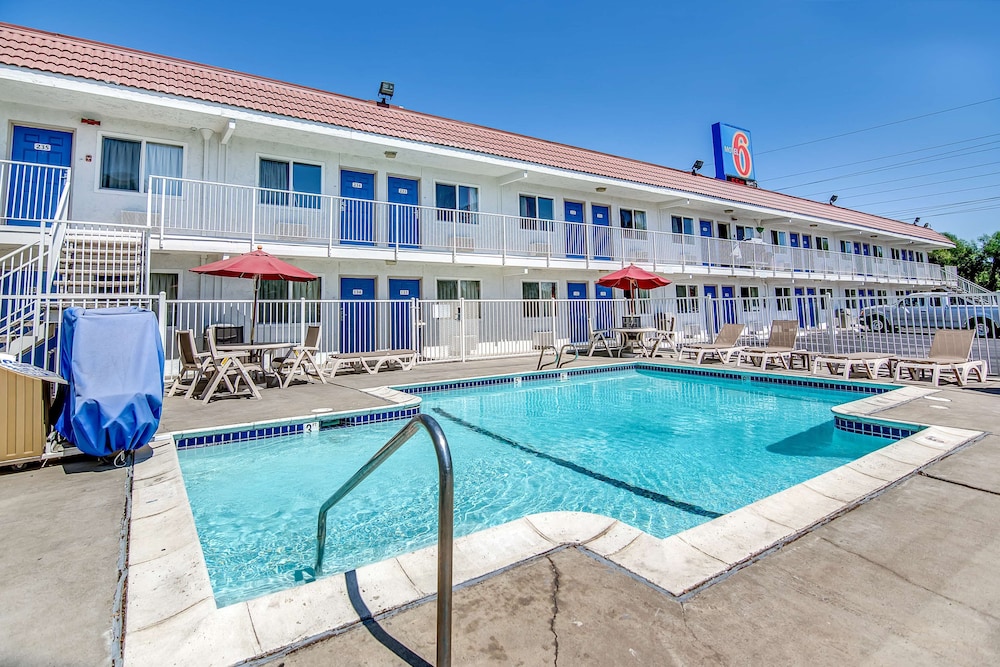 Motel6 Stockton, CA - Charter Way West