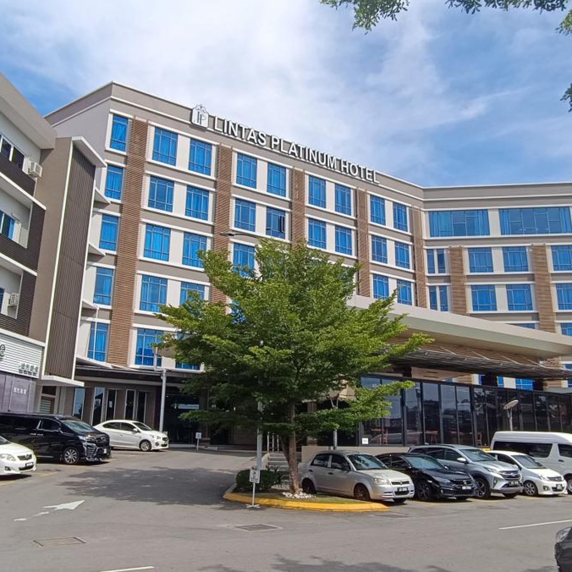 Lintas Platinum Hotel 51/59