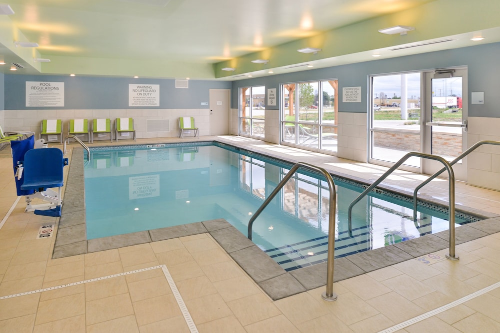 Holiday Inn Express Suites Ogallala 7/75