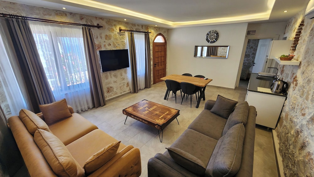 Amphora Hotel 24/56