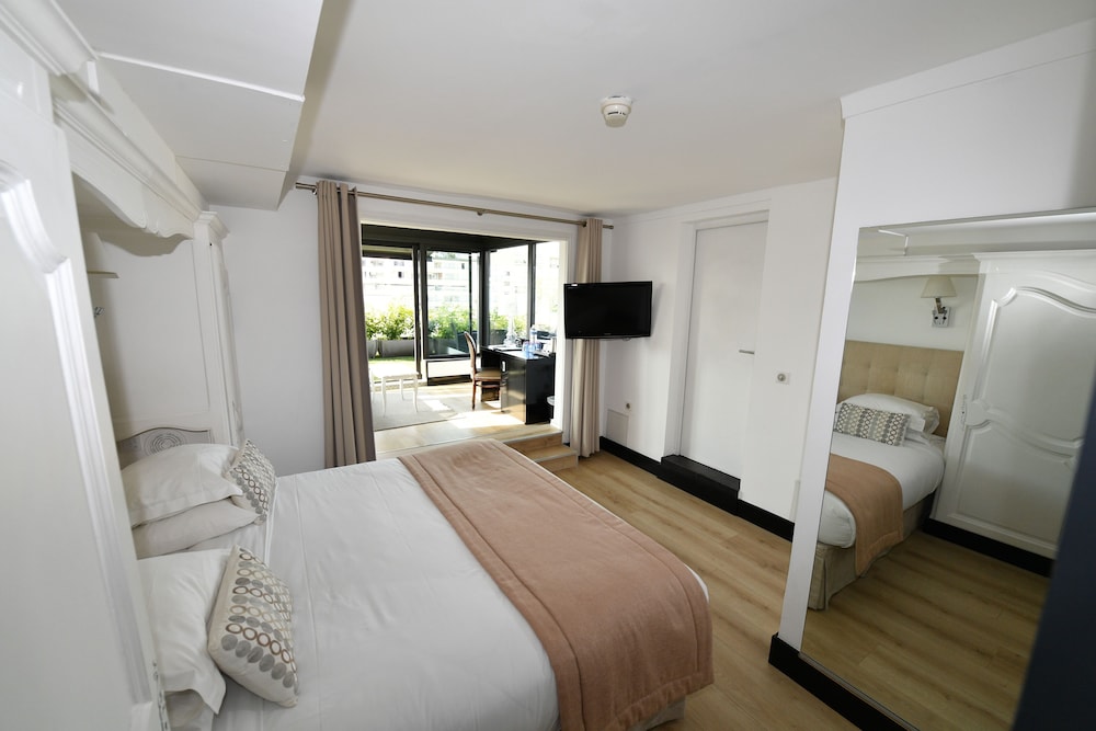 PENTHOUSE, TERRACE