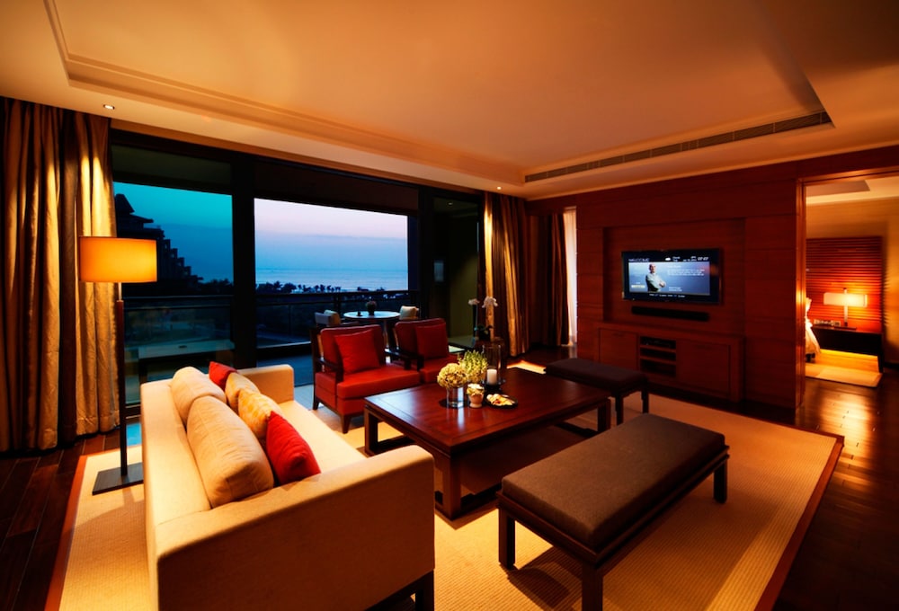 Raffles Hainan 44/71