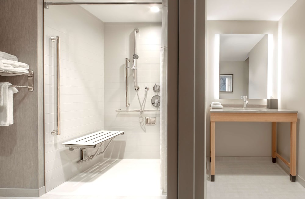 Hyatt Place Moncton 50/50