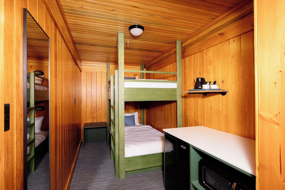 Loge Glacier National Park 20/50