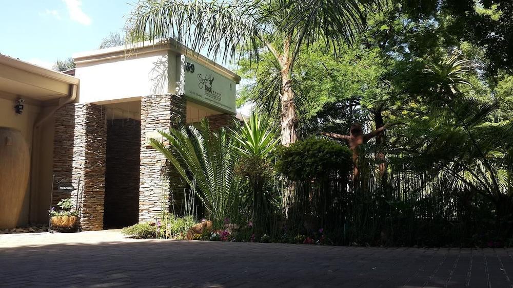 Eagle Rock Executive Guest House 4/35