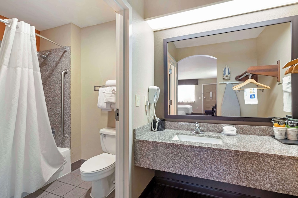 غرفة داخلية تنفيذية بسريرين كوين، Best Western Inn & Suites New Braunfels 5/7