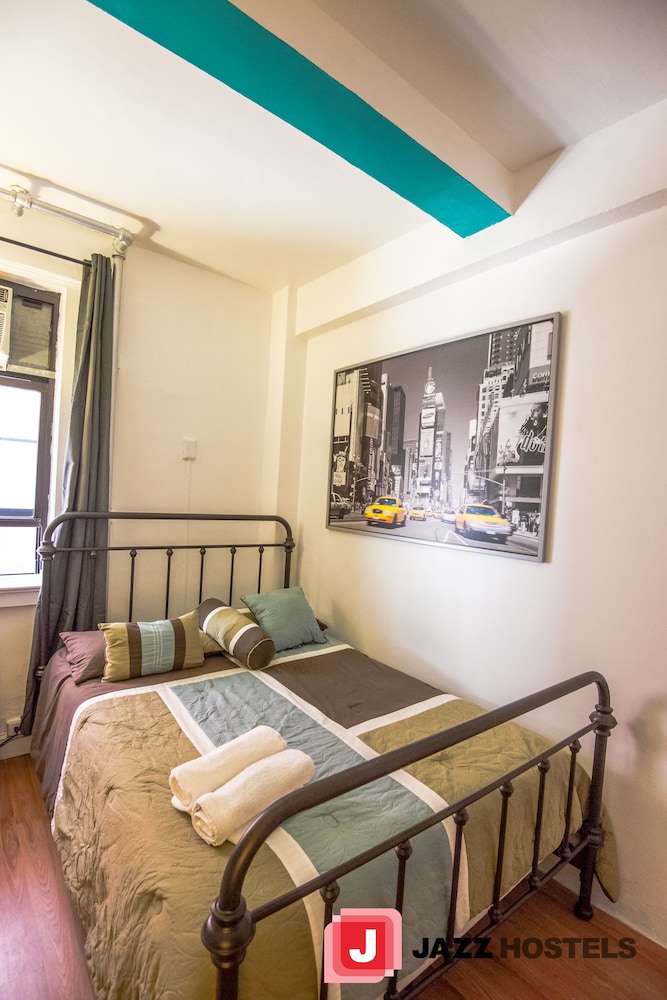 Jazz On The Park Hostel 10/24
