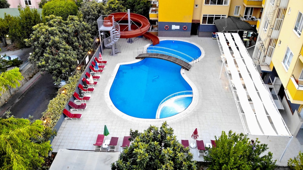 Rose Garden Aparthotel 63/71