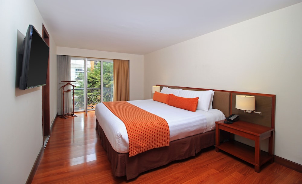 JUNIOR SUITE, STUDIO, KING BED, BATHTUB