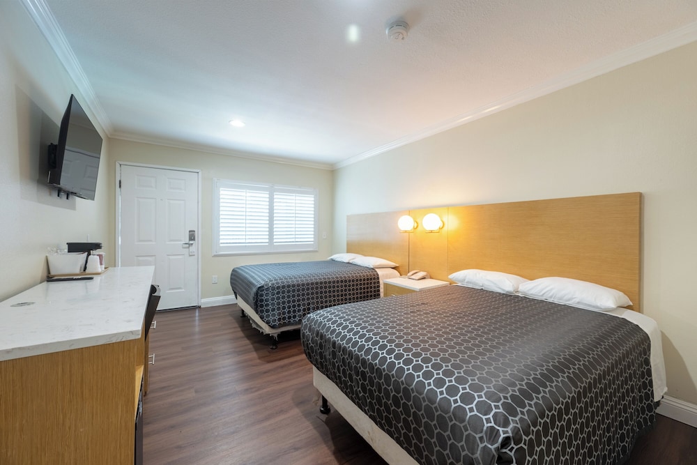 Hollywood City Inn 21/60