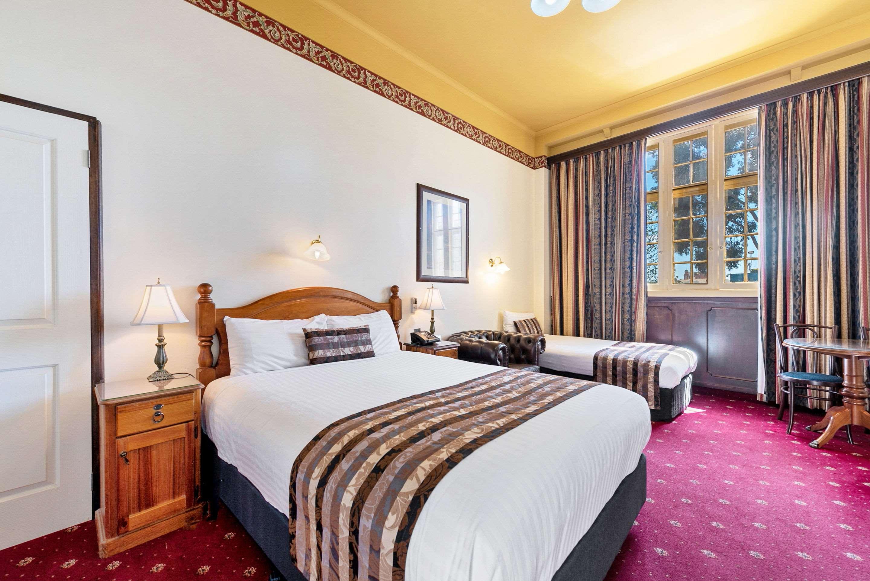 ROOM, 1 QUEEN AND 1 SINGLE BED, ACCESSIBLE