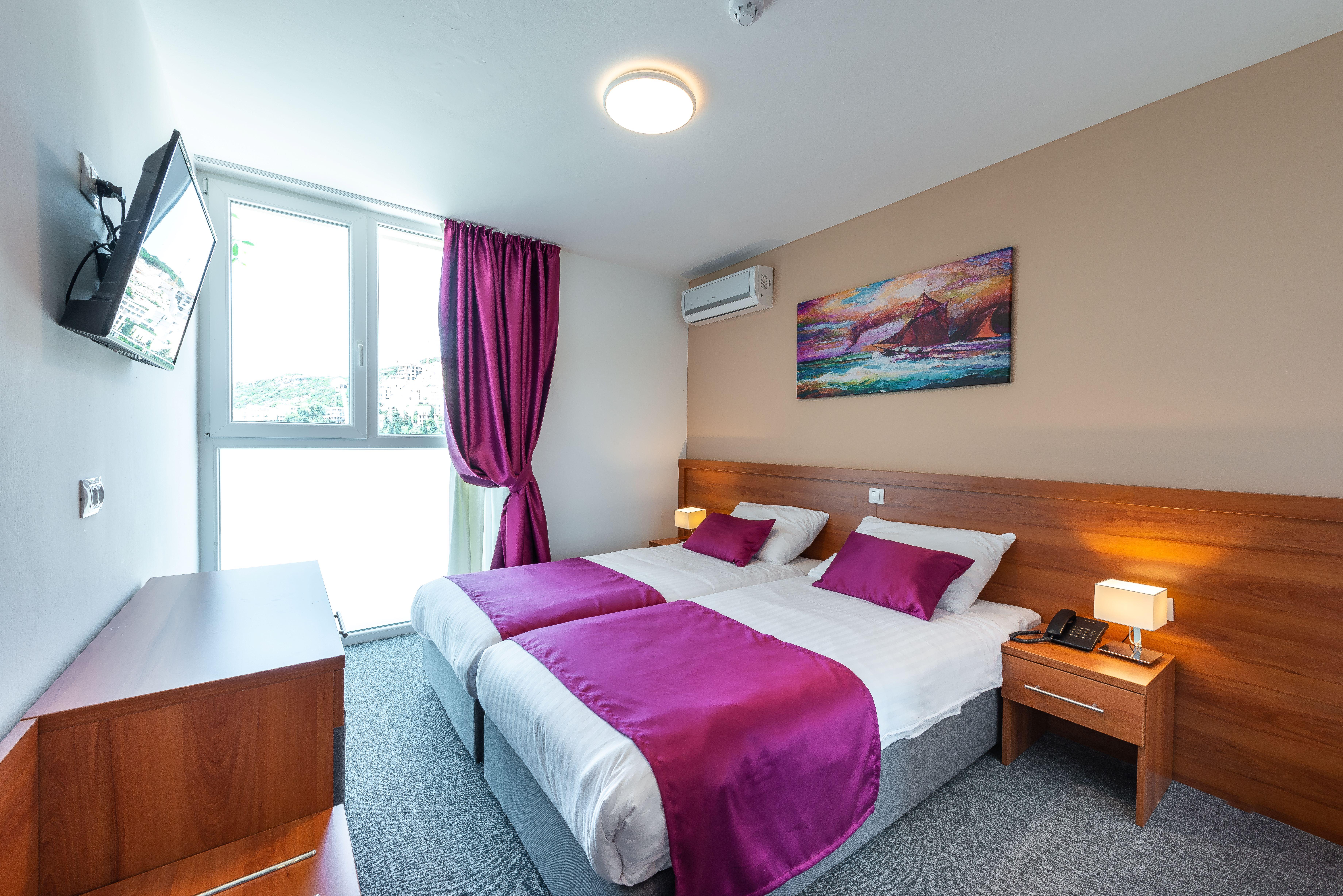Room, Sea Side, Annex