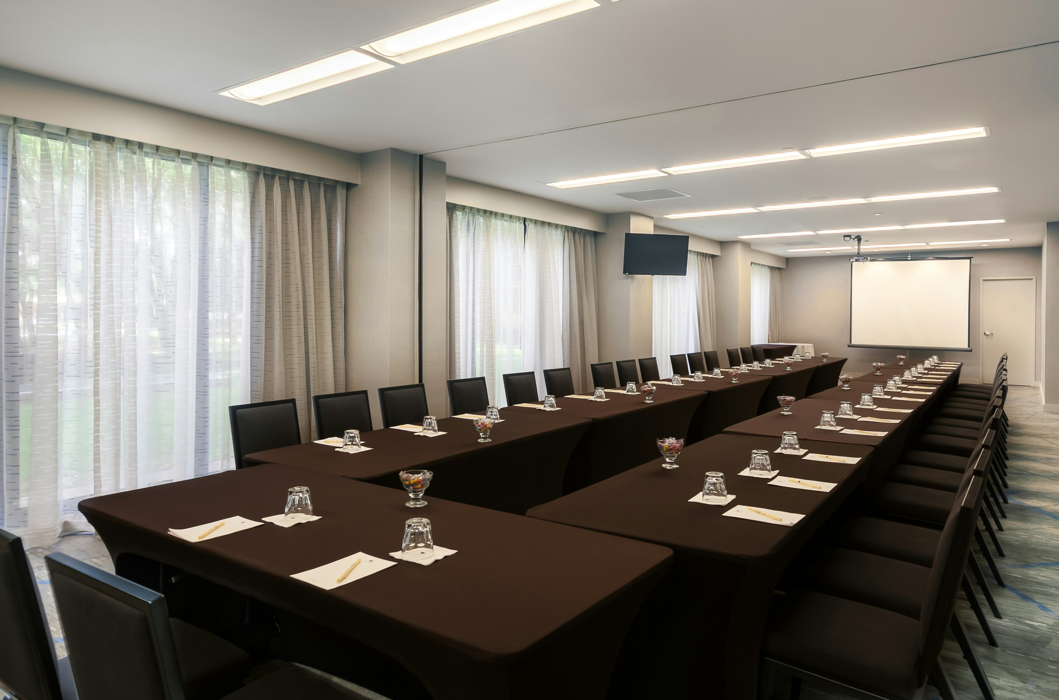 DoubleTree by Hilton Hotel & Suites Houston by the Galleria 18/26