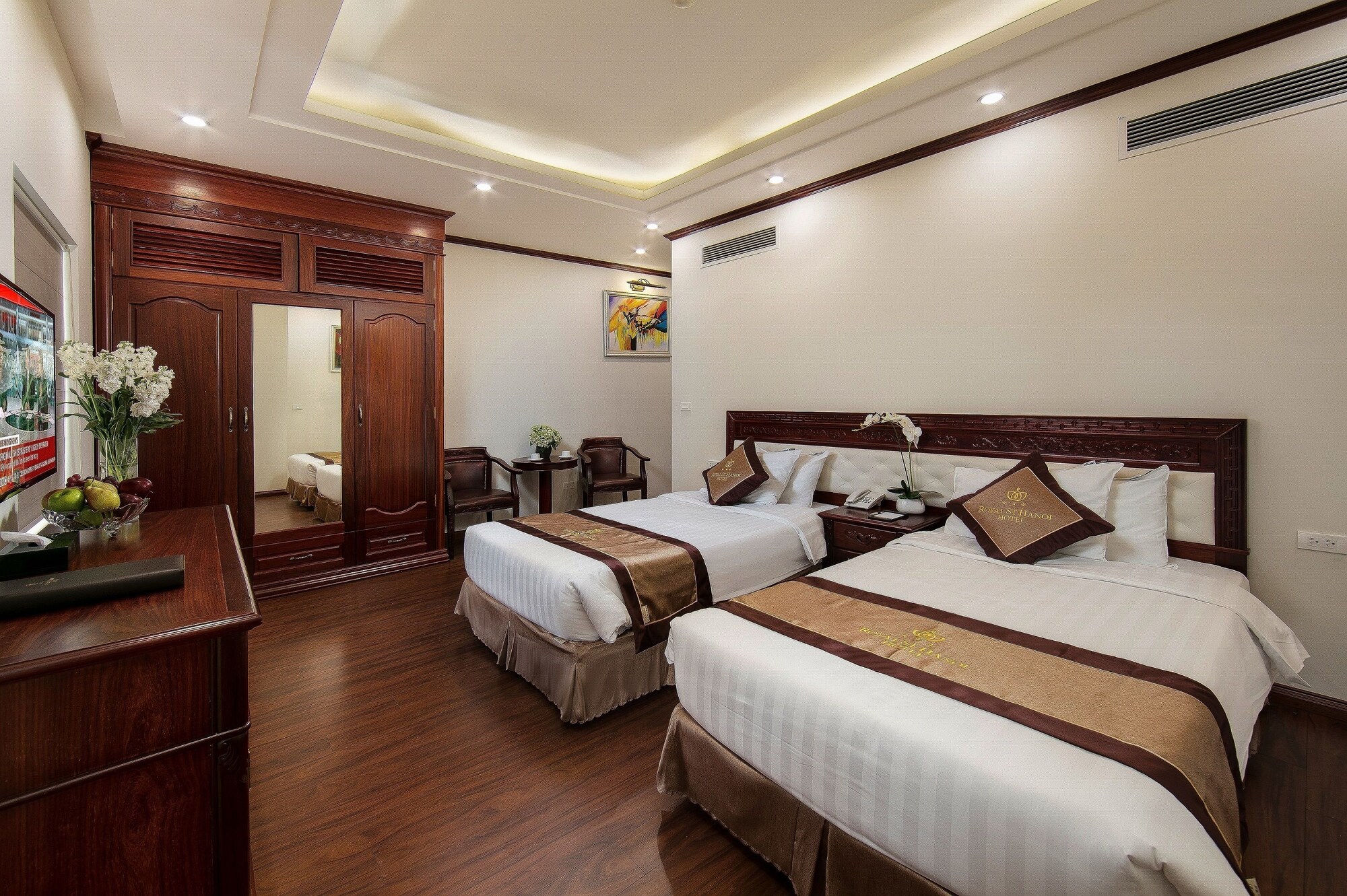 DELUXE, TWIN BEDS