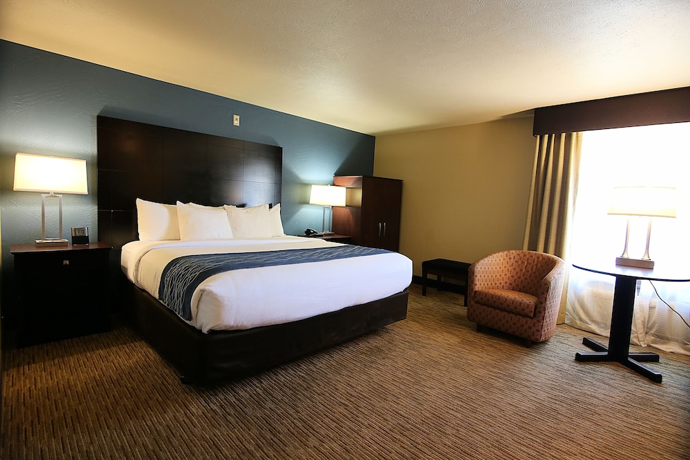 Comfort Inn & Suites Ashland, OR 8/40