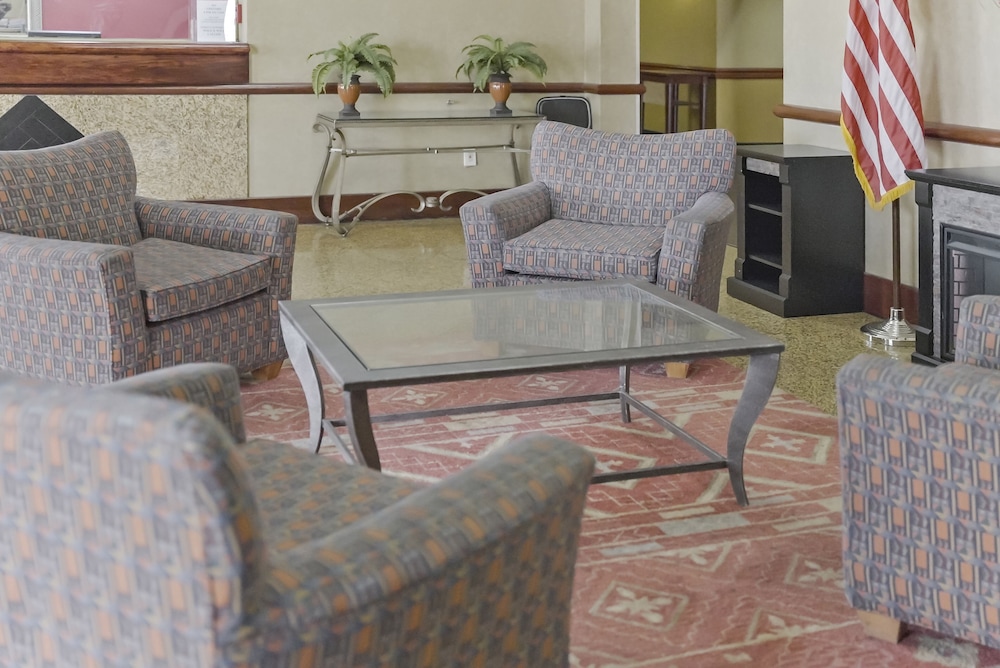 Economy Hotel Plus Wichita 13/16