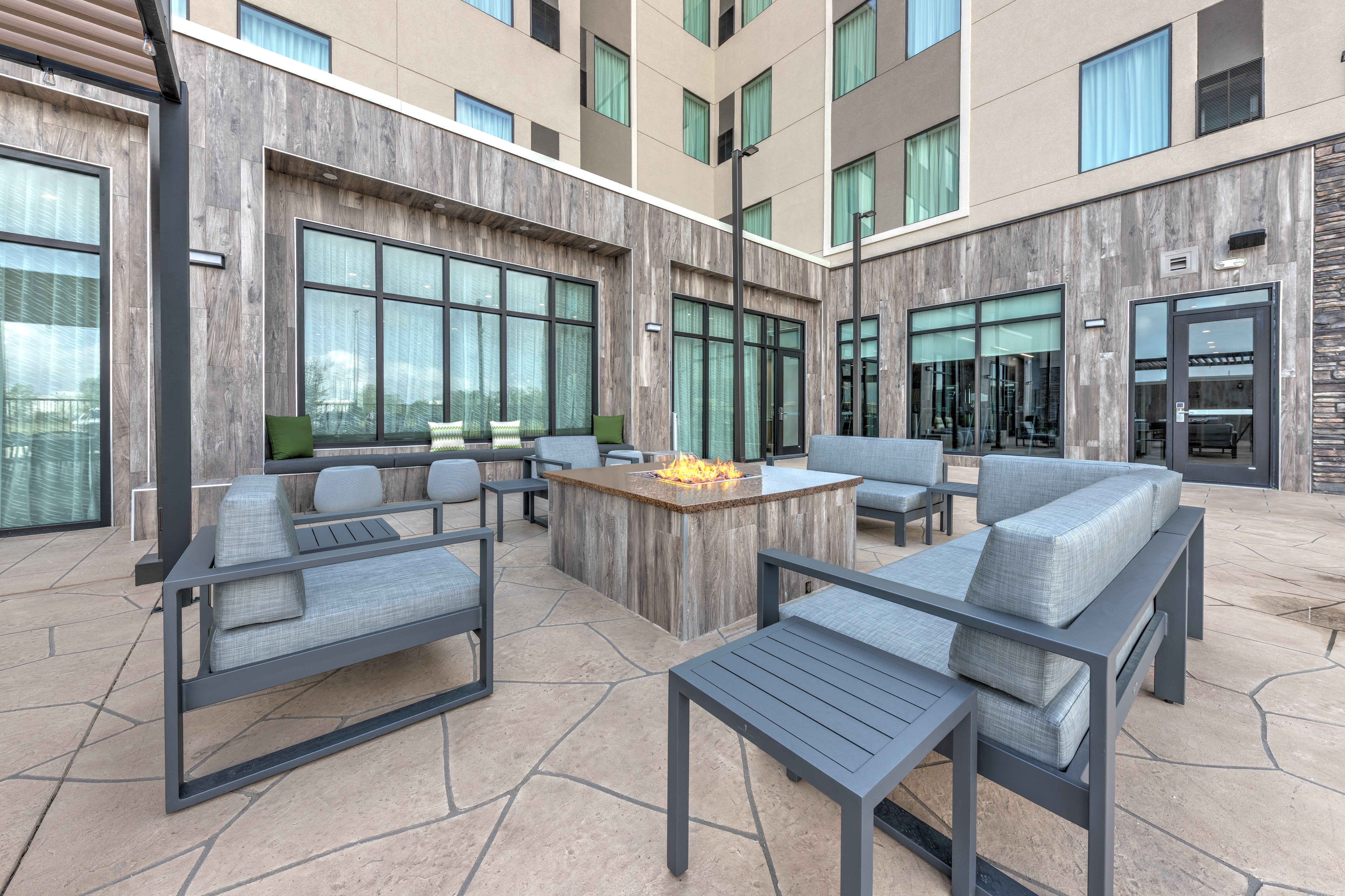 Staybridge Suites PORT ARTHUR 23/40