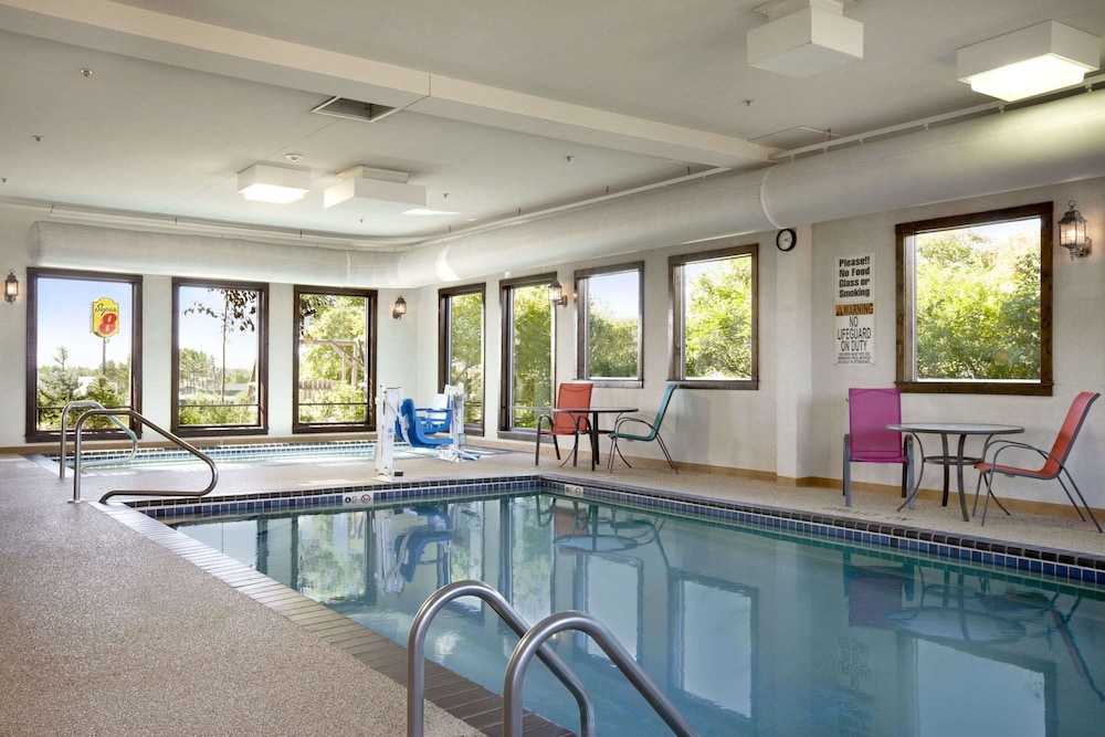 Super 8 By Wyndham Eveleth 23/49