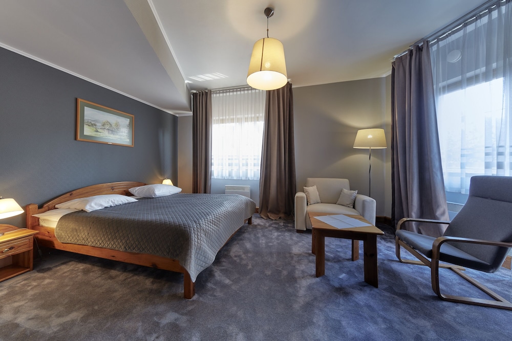 SUITE, QUEEN BED, BALCONY