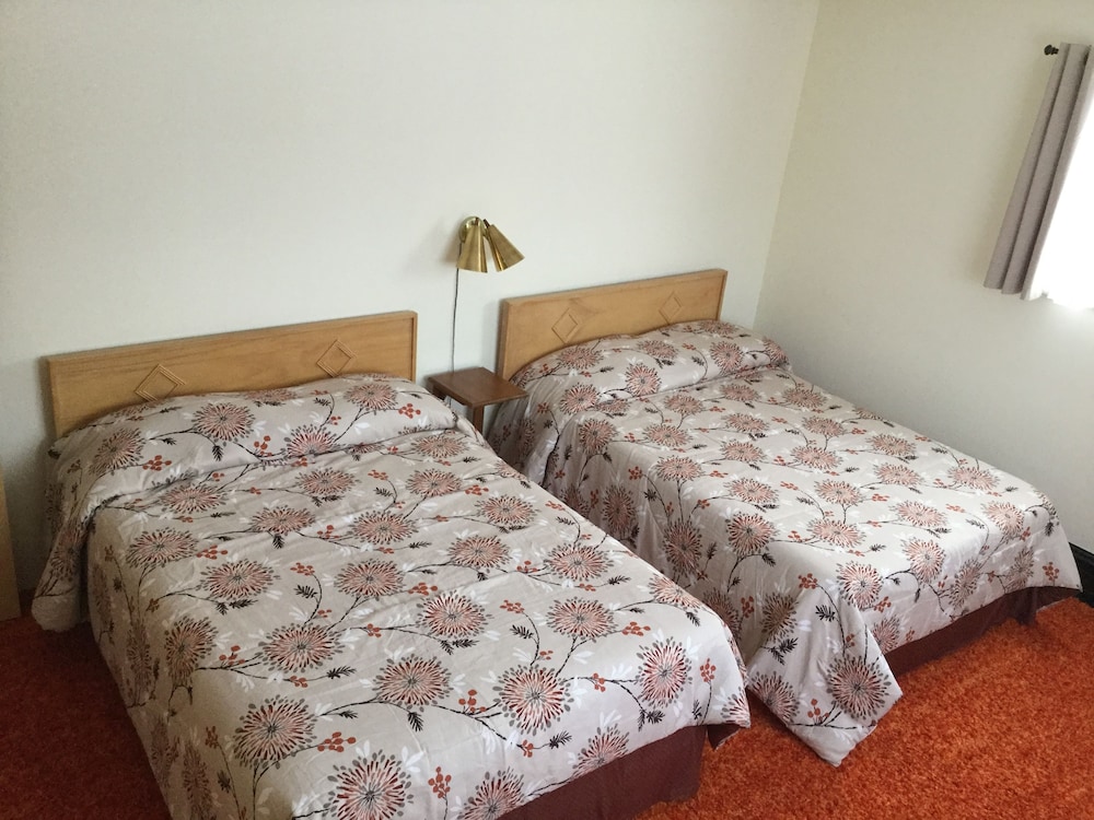 Cedars Motel 34/72