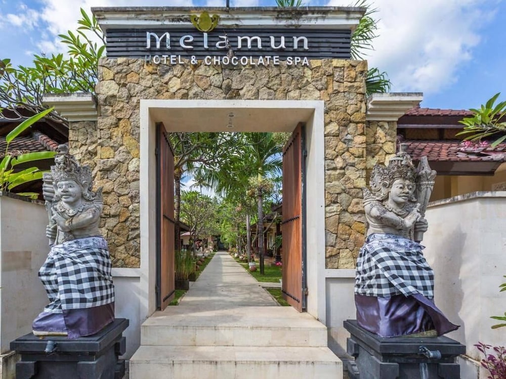 Melamun Lovina 6/50
