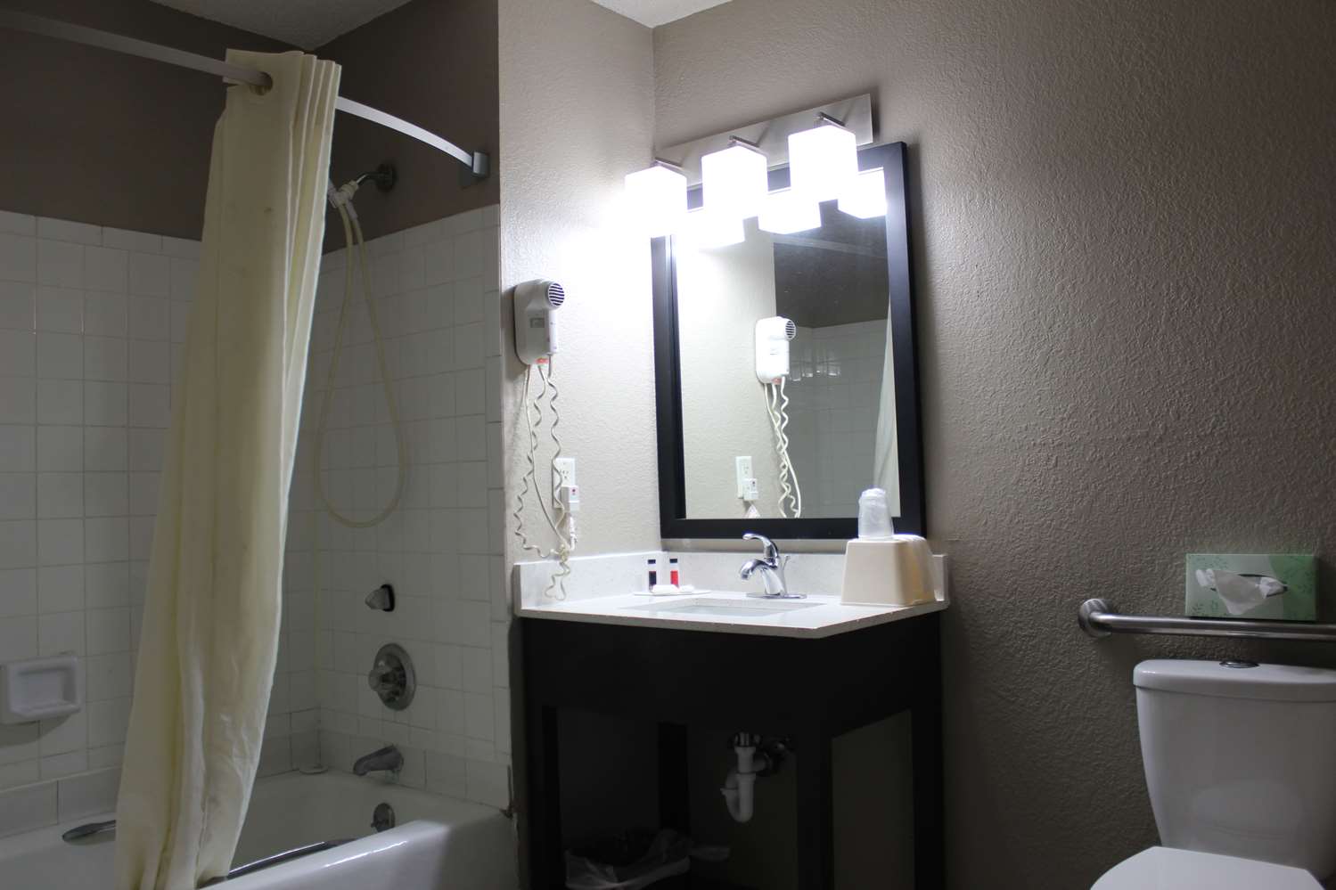 Super 8 by Wyndham Grand Rapids/Wyoming 21/21