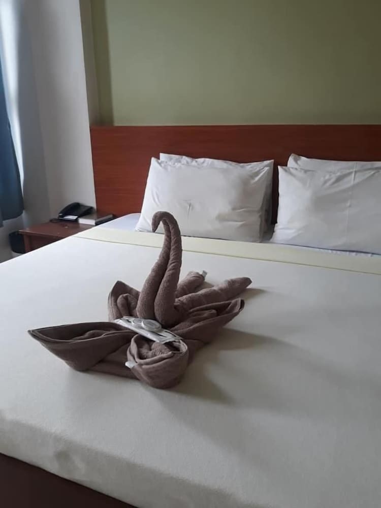Coron Visitors Hotel 40/69