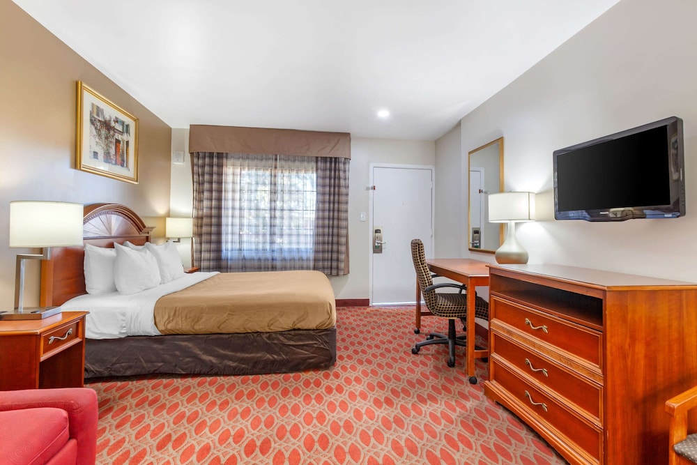 Quality Inn & Suites Goodyear - Phoenix West 22/42