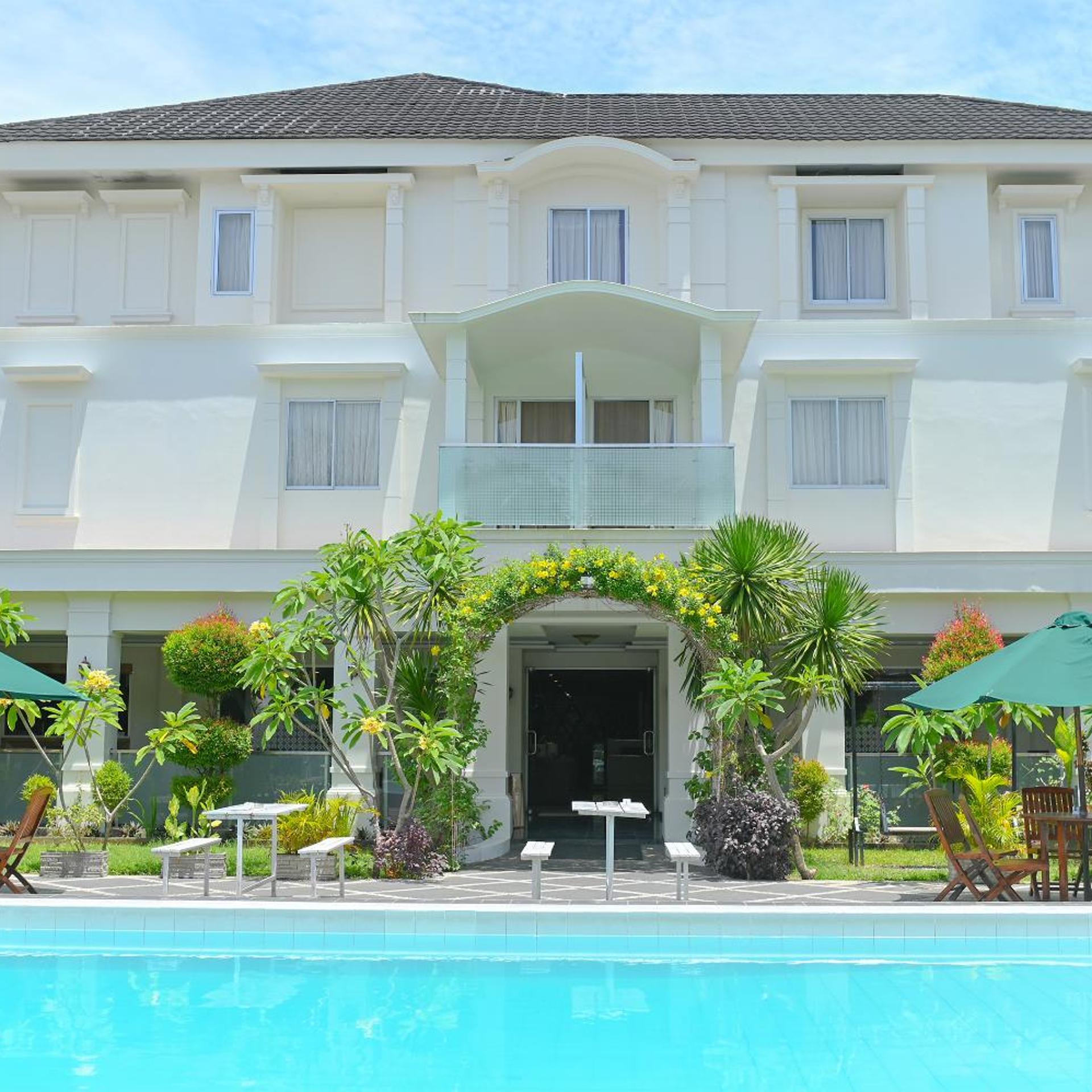 Kawana Hotel (Formerly The Aliga Padang) 5/42