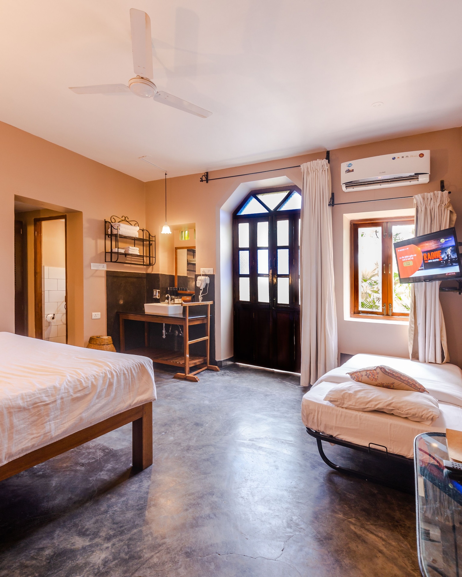 غرفة تنفيذية بسرير كينج بشرفة، Fiesta Beach Resort 4/8