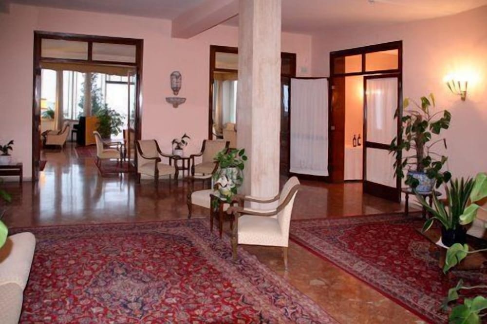 Mediterranee Hotel 37/63