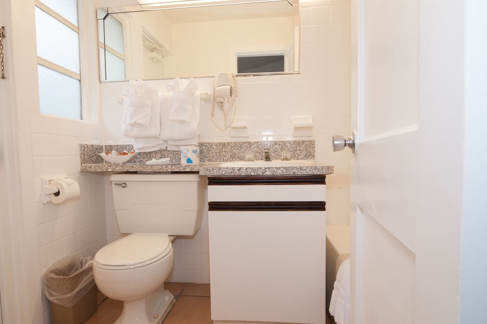 Beachcomber Oceanfront Resort Villas 35/71