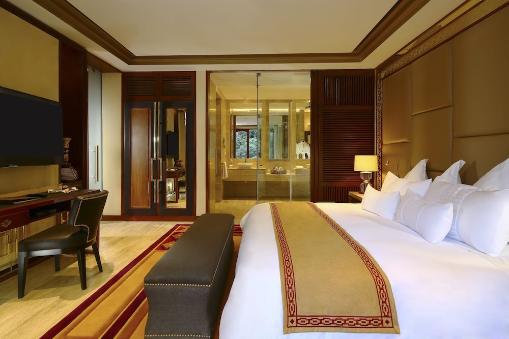 PREMIUM, SUITE, KING BED, RIVER VIEW