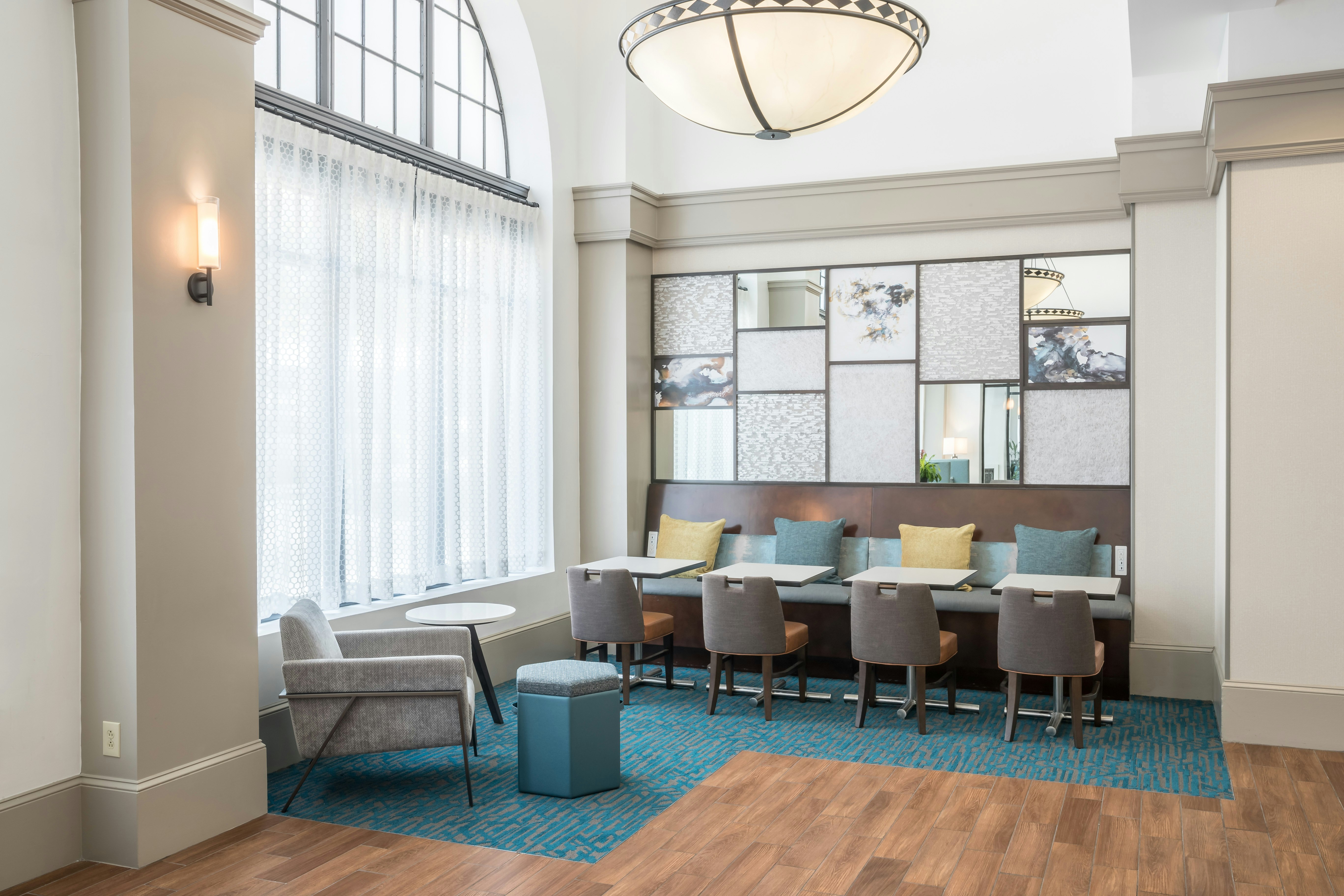 Hampton Inn and Suites Atlanta Downtown 37/56