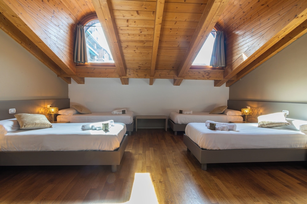 COMFORT, QUADRUPLE, MULTIPLE BEDS