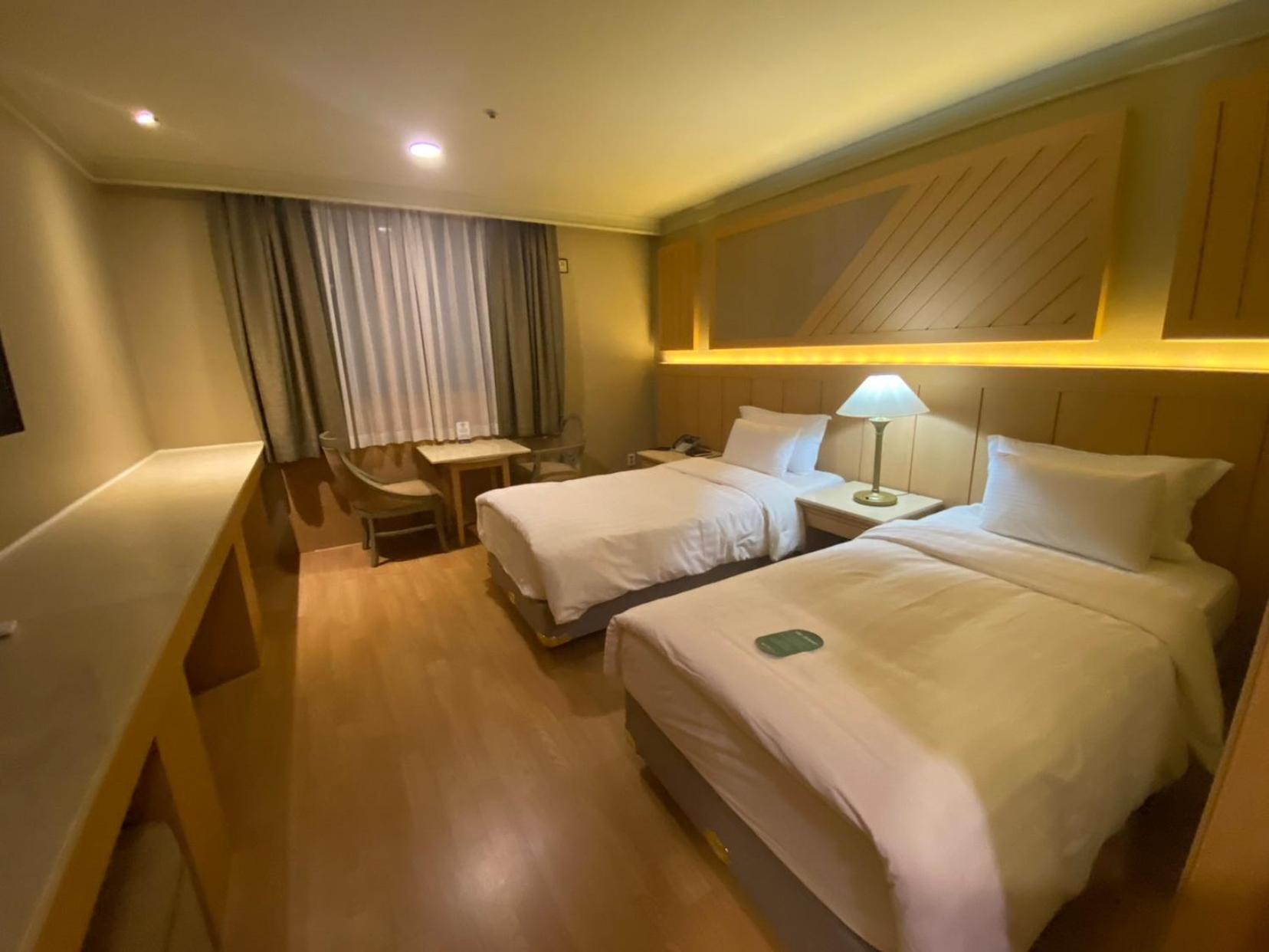 SUPERIOR, TWIN BEDS