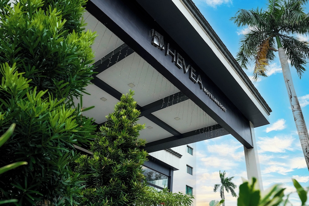 Sunday Hevea Hotel and Resort 6/55
