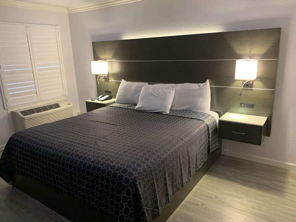 Mirage Inn and Suites 10/31