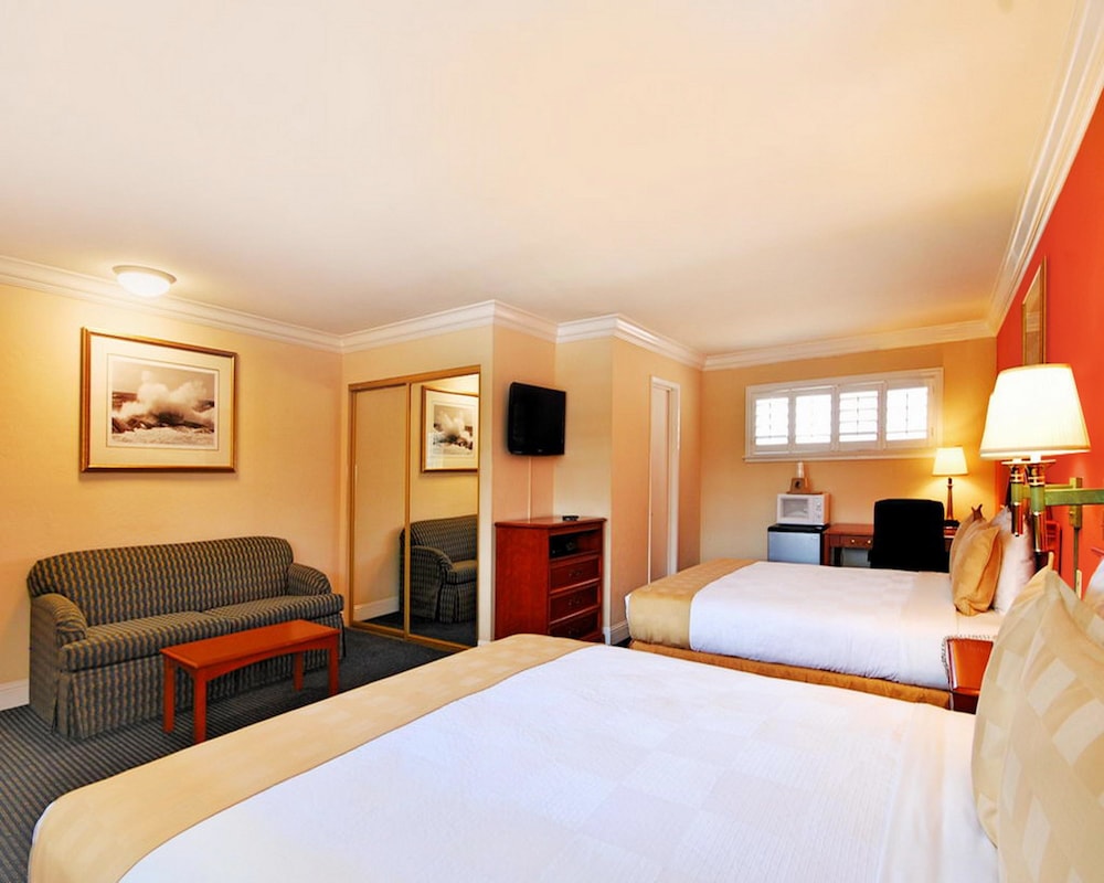 Super 8 By Wyndham Monterey/Carmel 8/48