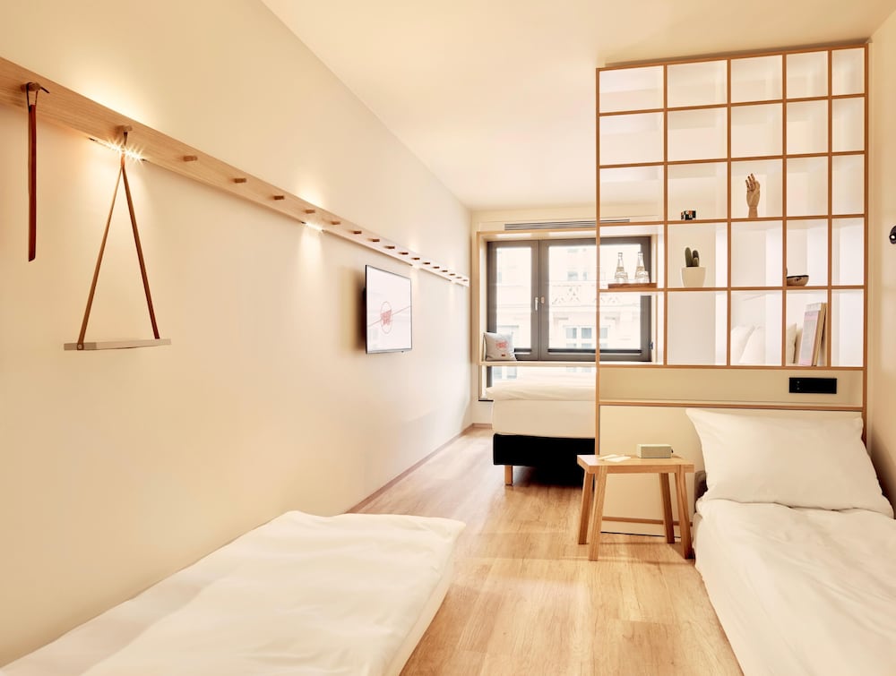 Compact, Suite