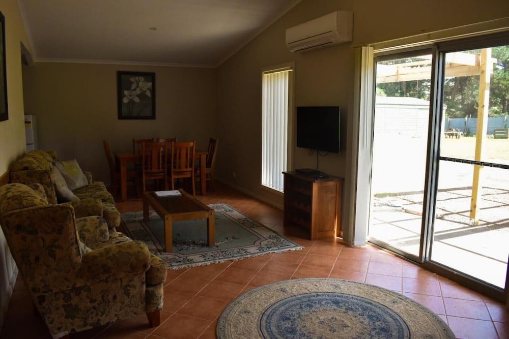 Clarendon Chalets 24/50