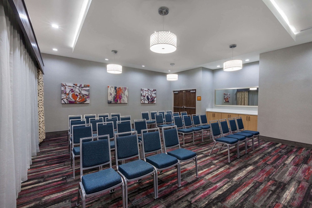La Quinta Inn & Suites by Wyndham Houston East at Sheldon Rd 7/52