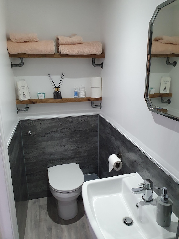 Number 80 Bed Then Breakfast 63/65