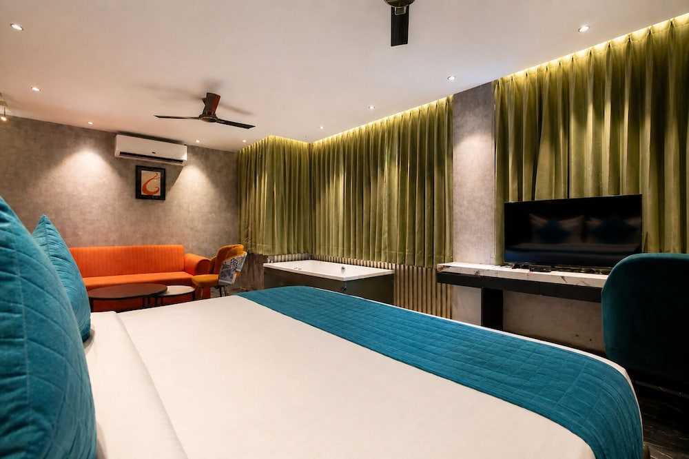 SKI Hotels And Resorts 25/49