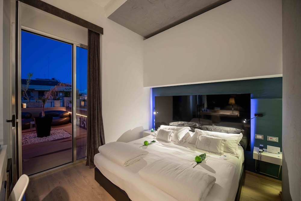 Deluxe, Double Bed